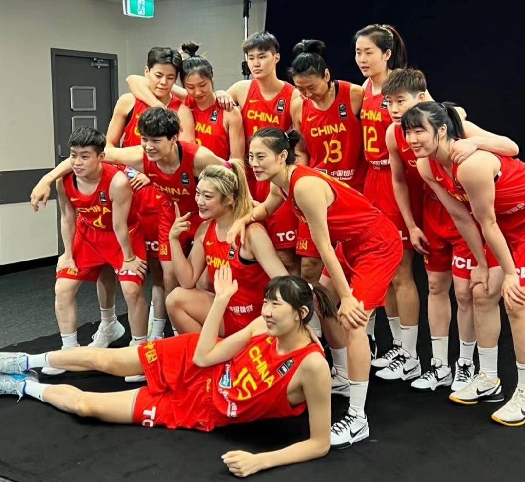 为了保证里面的封闭性，嘎婆还往里面塞了好多光滑的石头。